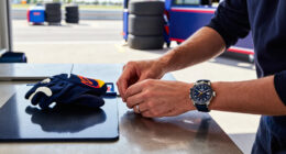 TAG Heuer Marks 10 Years Of Oracle Red Bull Racing With A Team-Themed Solargraph